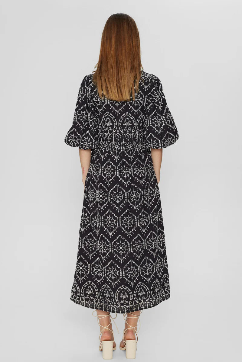 Nuevelyn Contrast Dress