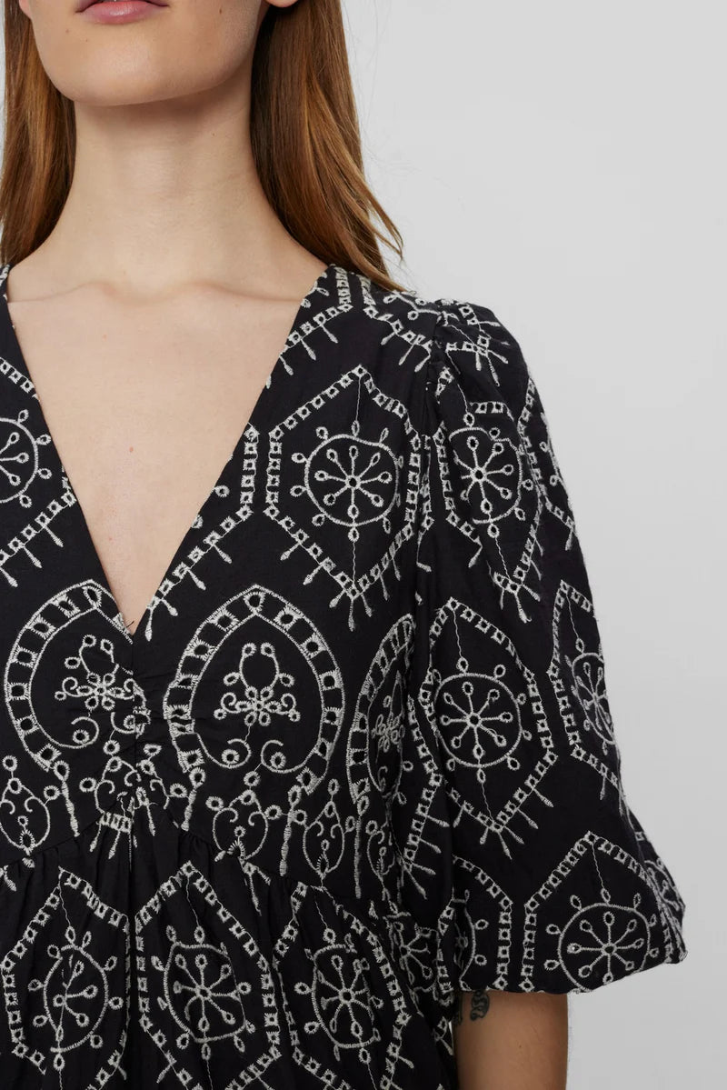 Nuevelyn Contrast Dress